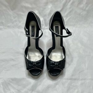 White House Black Market Bow Heels